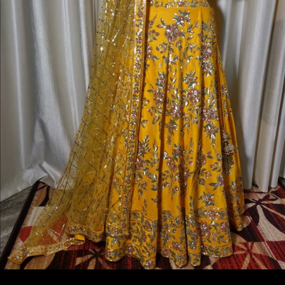 Mehndi bridal lehnga - Picture 2 of 8